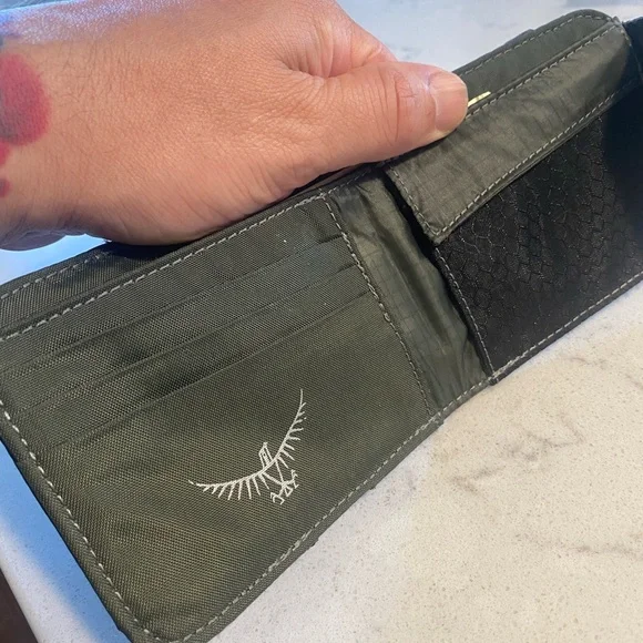 Osprey Gray Key Card Holder with Durable Design - Picture 4 of 4